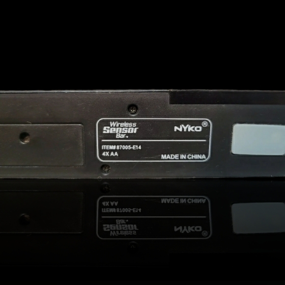 Nyko 87005-E14 Wireless Sensor Bar for Nintendo Wii with Manual - Picture 3 of 4